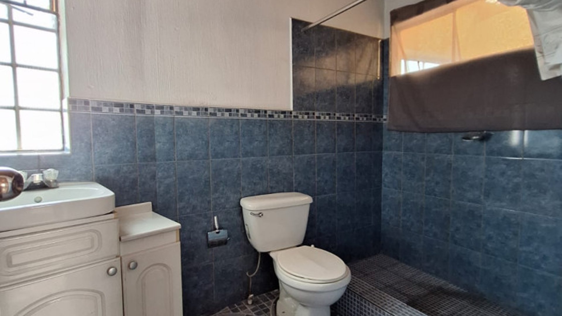 En Renta Local edificio comercial Quetzaltenango Zona 1 - Miniatura 10