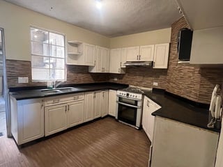 Casa en venta en Zona 13 | Condominio Monte Azul  para remodelar | - 3