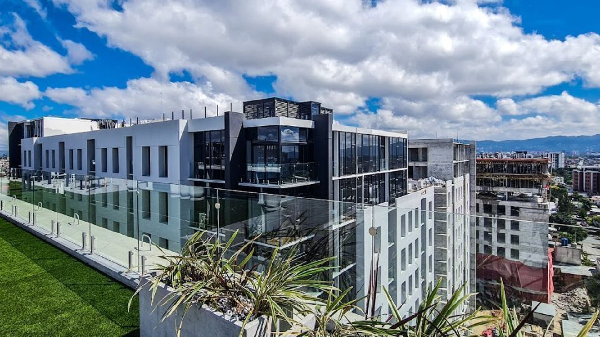 Apartamento en Venta en Villas Mariscal zona 11 - Miniatura 3