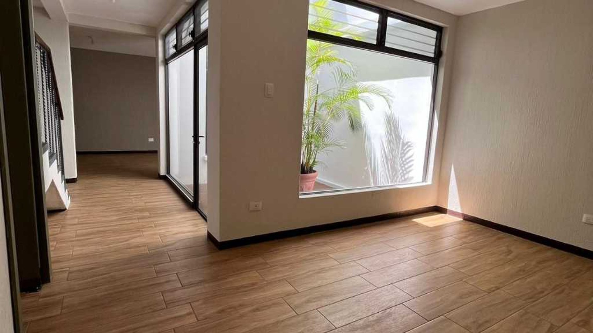 CASA EN RENTA – CONDOMINIO SAN SEBASTIÁN, AVENIDA HINCAPIÉ, ZONA 13 - Miniatura 6