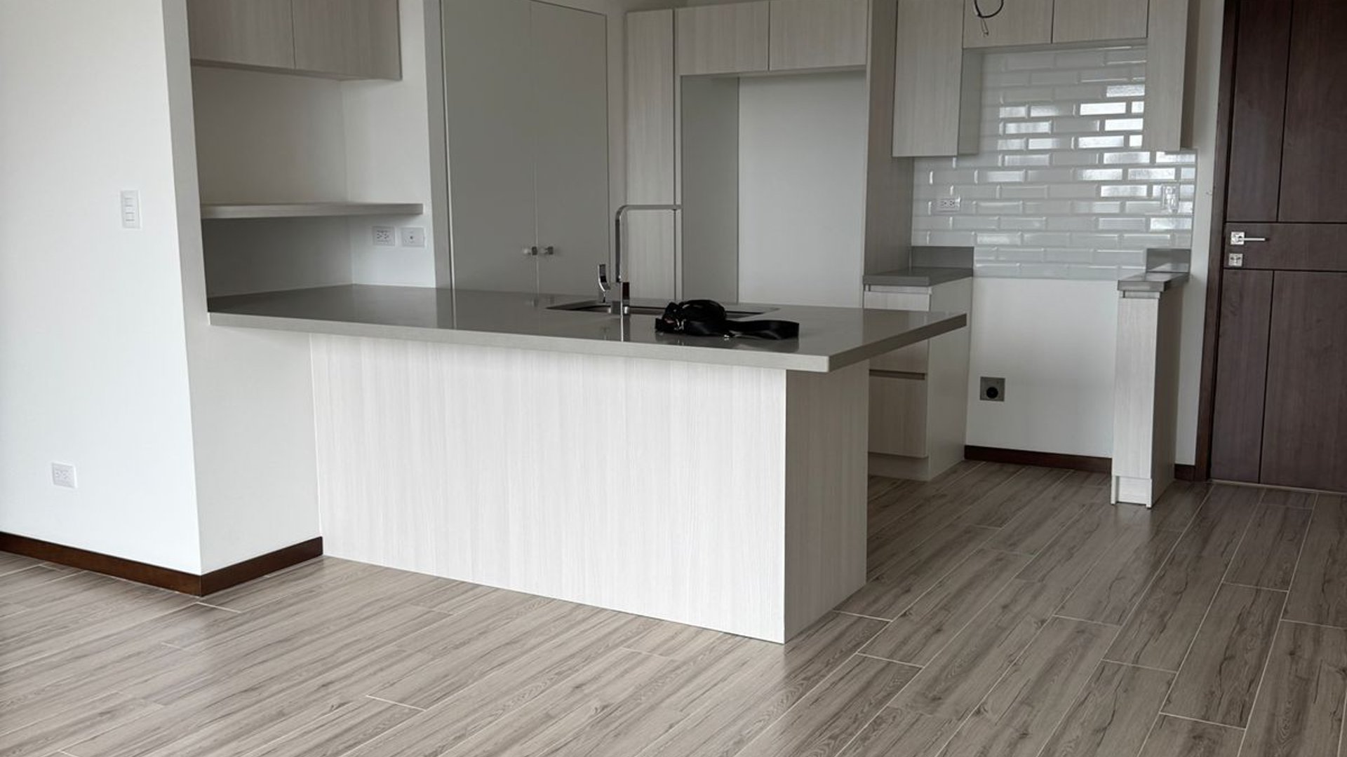 Apartamento para inversión  en zona 10 - 3 habitaciones Ref-6020 - Miniatura 2