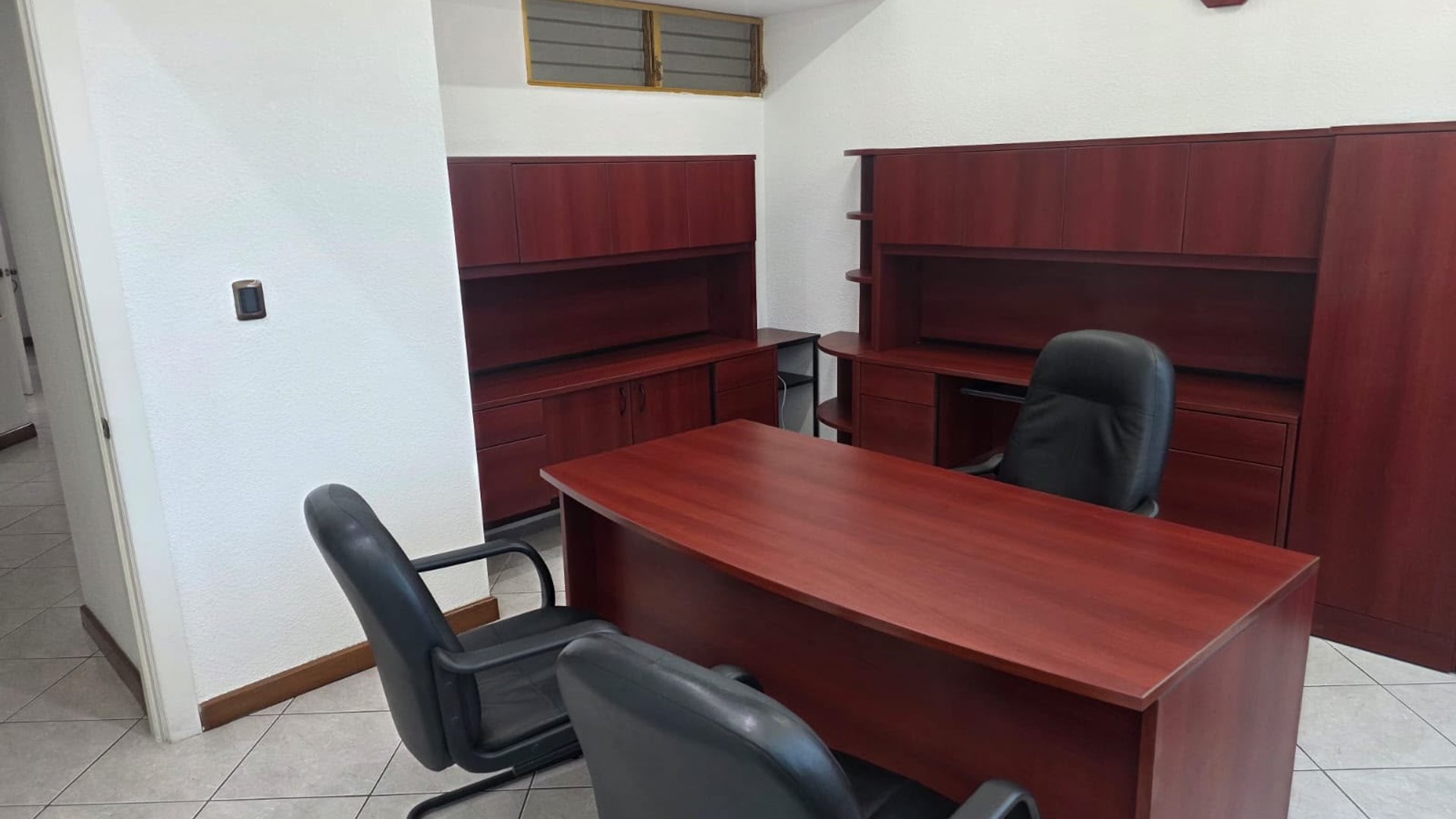 PRECIOSA Y FUNCIONAL OFICINA AMUEBLADA EUROPLAZA - Miniatura 4