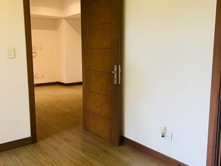 Alquilo  Lindo Apartamento Edificio dentro de Oakland Z. 10 - Image 7