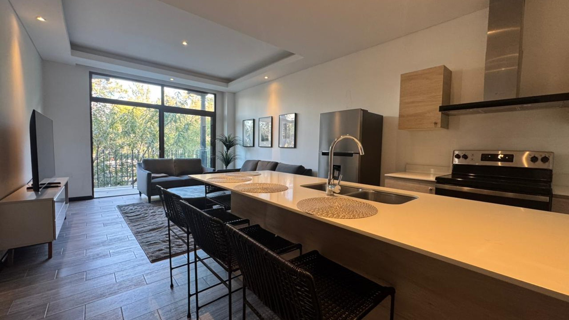 APARTAMENTO AMUEBLADO EN LIRIOS DE CAYALA ZONA 16