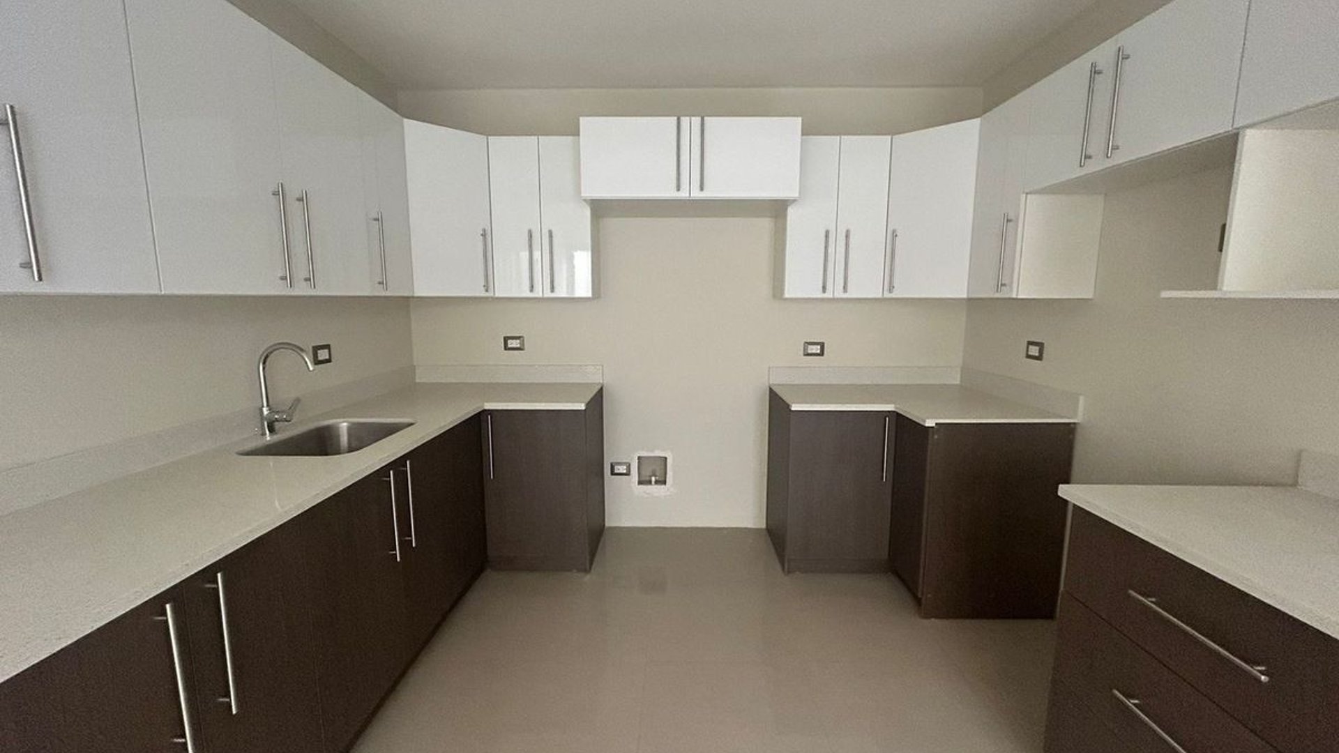 HACIENDA REAL / Casa en Venta zona 16