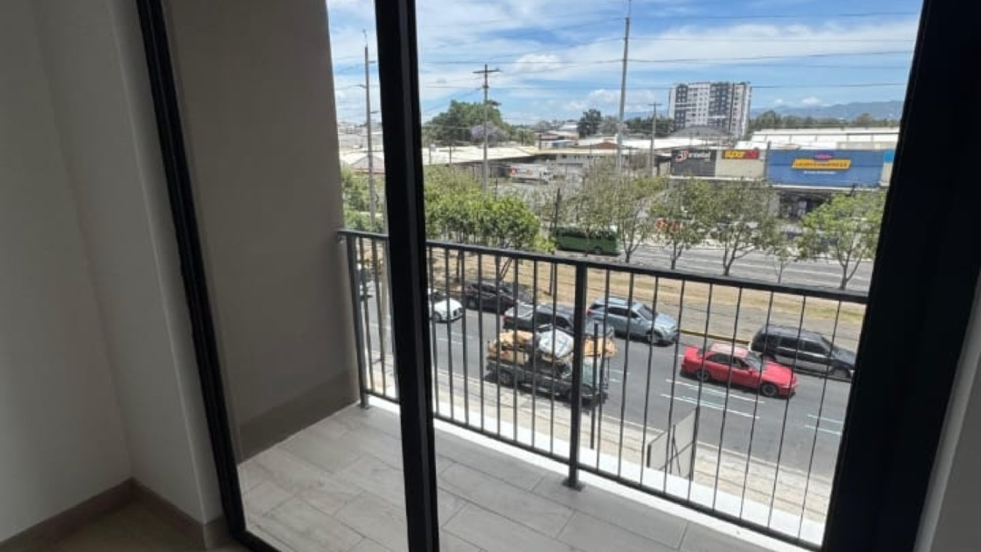 RENTA APARTAMENTO EDIFICIO ARMONÍA ZONA 12 - Miniatura 2