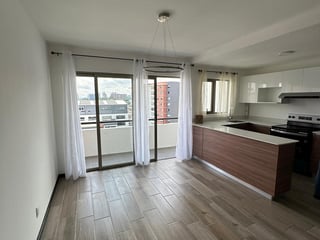 Apartamento en Alquiler de 3 Habitaciones, Zona 14 - 5