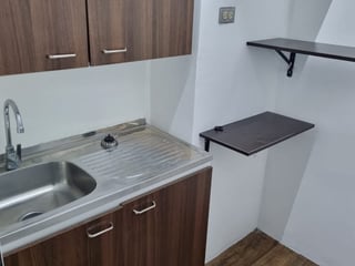 Alquilo / vendo amplia oficina Edificio Desing Center zona 10 - Image 9