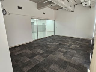 En Renta Oficina Comercial en Zona 15 - 2