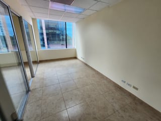 Oficina en venta en zona 14 Europlaza Ref-5642 - 3