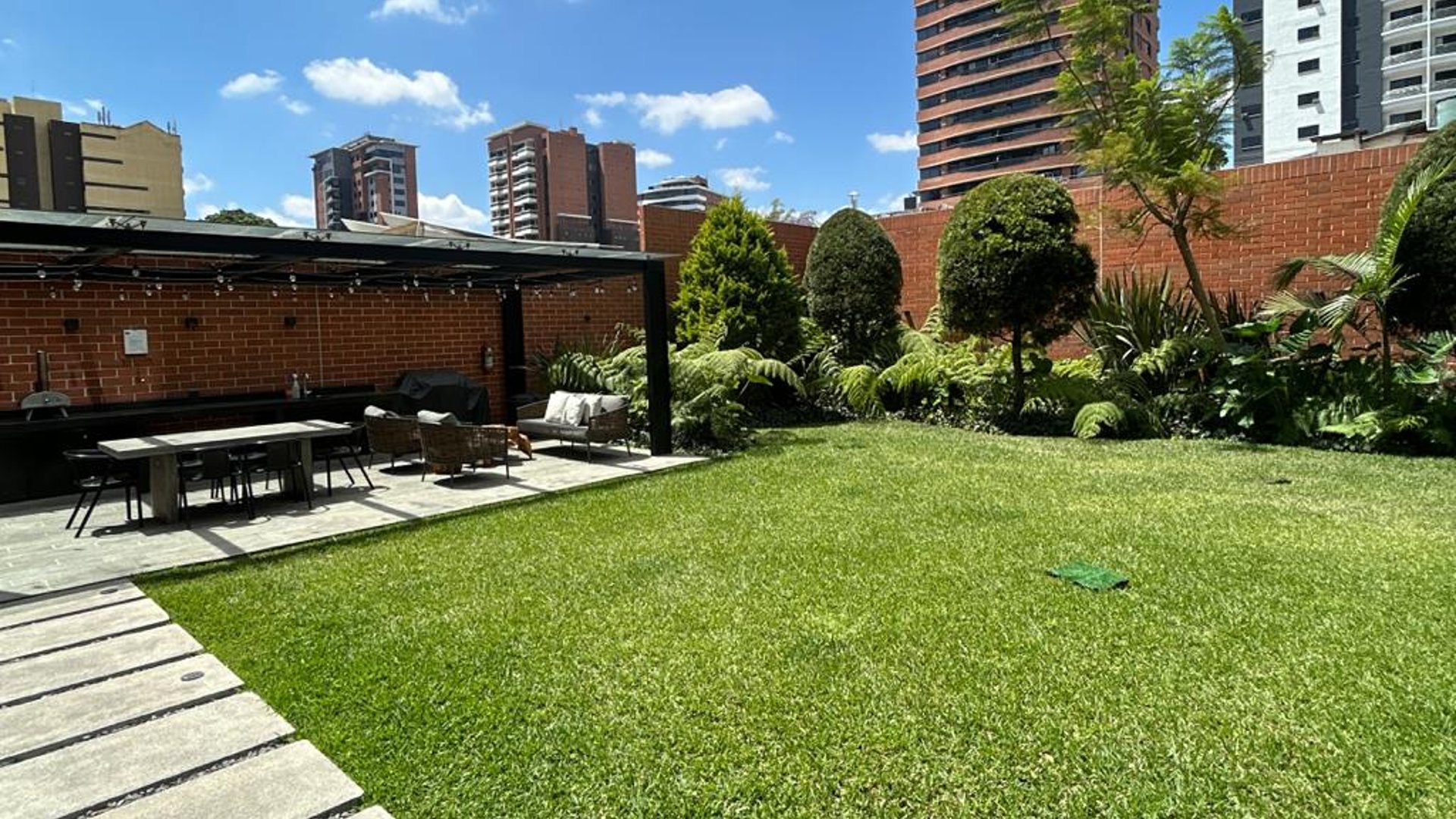 Apartamento en renta Con Linea Blanca en zona 14 - Miniatura 13