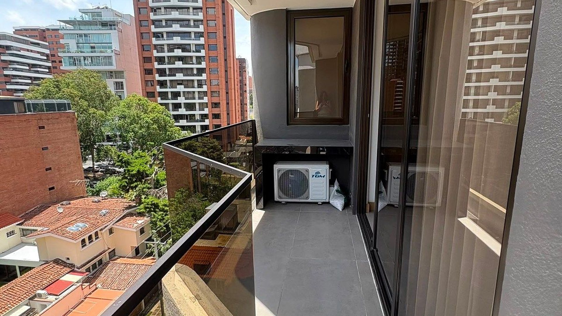 Apartamento en Alquiler  Edificio Torre Vertic Zona 14 - Miniatura 4