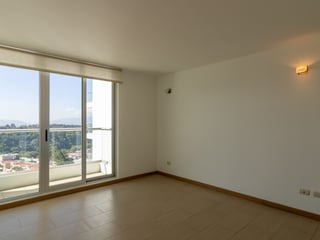 Vendo Apartamento en Edificio Condado La Villa, Zona 14 - Image 11