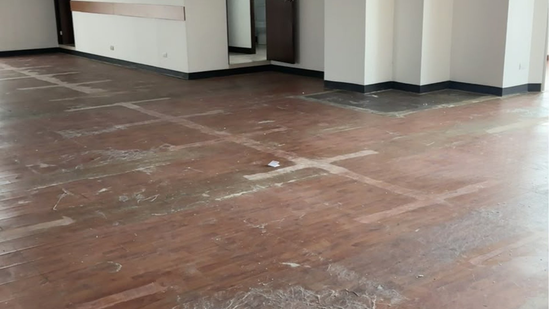 ???? OFICINA EN RENTA – 455 M² | EDIFICIO MURANO CENTER | ZONA 10 - Miniatura 7