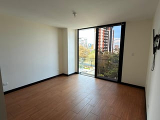 Apartamento con balcon en renta de 3 habitaciones en zona 15 Ref-5695 - 4