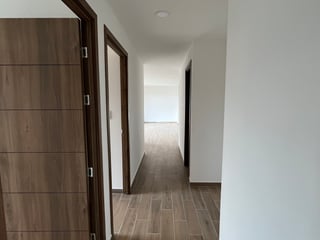 Luxurious 3 Bedroom Apartment for Sale in Zona 14, Guatemala City | 135m² | Parking | Walk-in Closet - Image 3