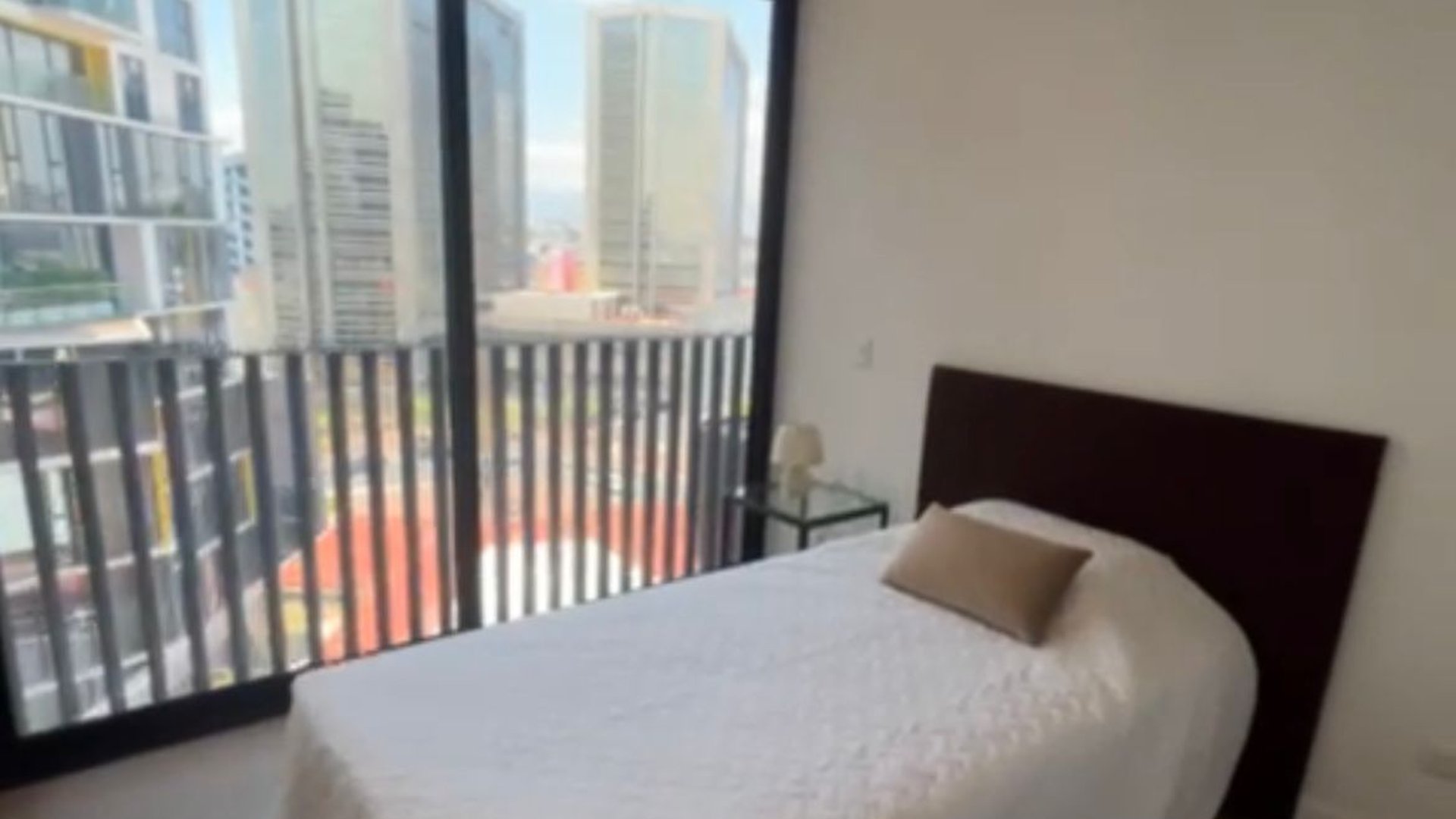 APARTAMENTO EN EDIFICIO GRANAT ZONA 4 - Miniatura 7