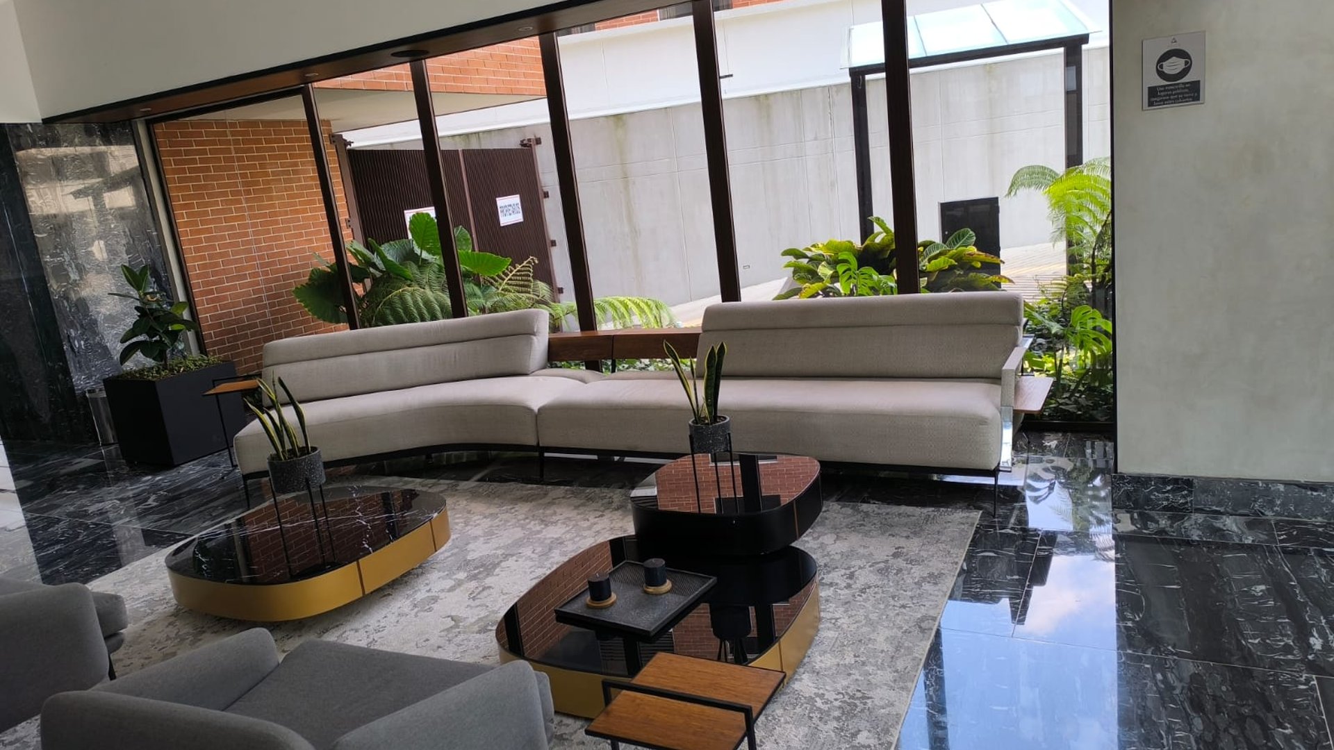 Local comercial en renta en 1er nivel - zona 15 Ref-5895 - Miniatura 4