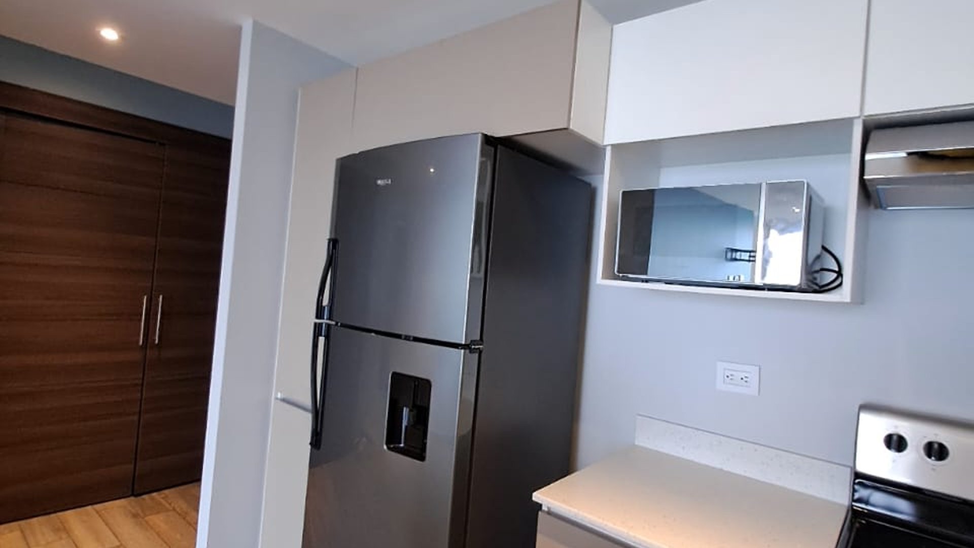 Apartamento en Renta con linea blanca en parque 15, zona 15 ref-6121