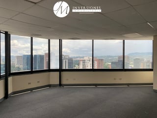 Oficina en zona 10 Penthouse en Renta - 2