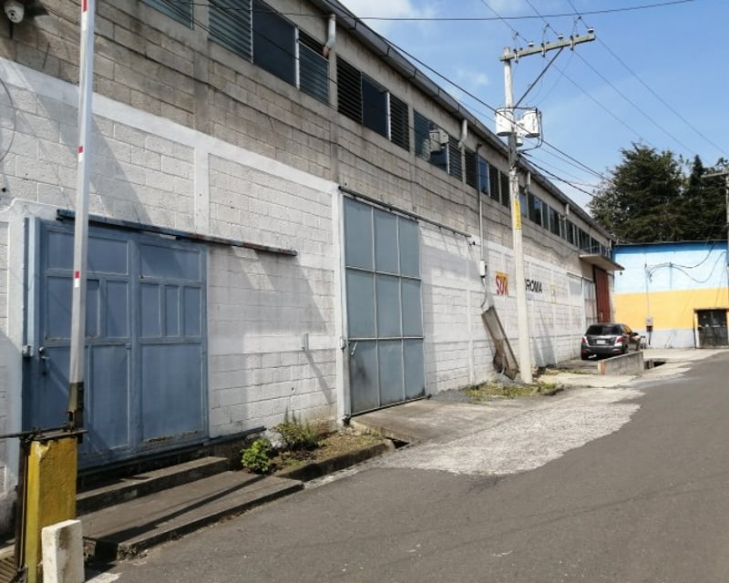 SE RENTA BODEGA INDUSTRIAL DE 2946 M2 PUERTA PARADA