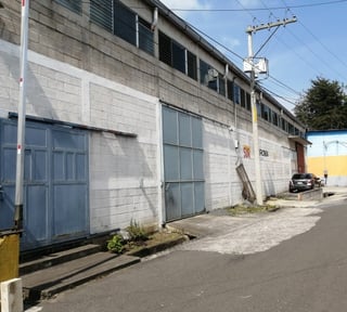 SE RENTA BODEGA INDUSTRIAL DE 2946 M2 PUERTA PARADA