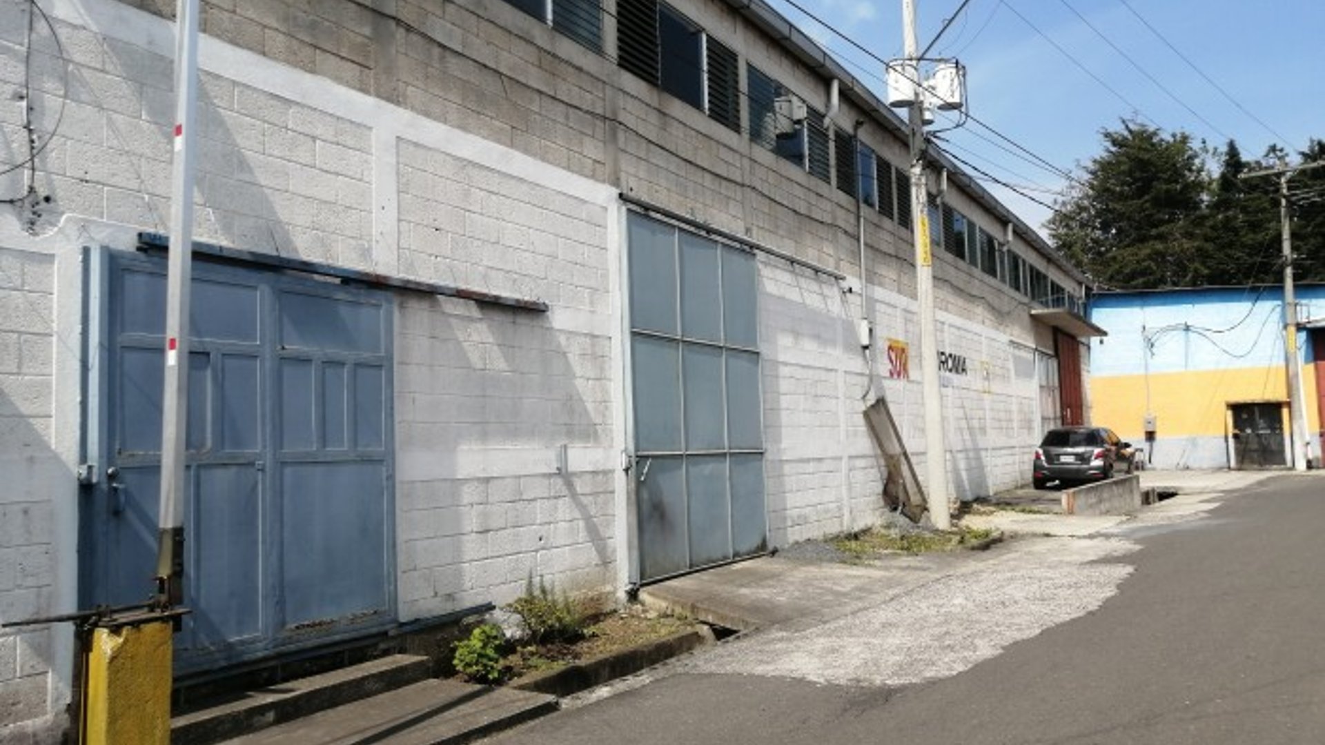 SE RENTA BODEGA INDUSTRIAL DE 2946 M2 PUERTA PARADA