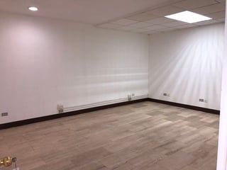 Local comercial en renta, en Zona 10 - 3