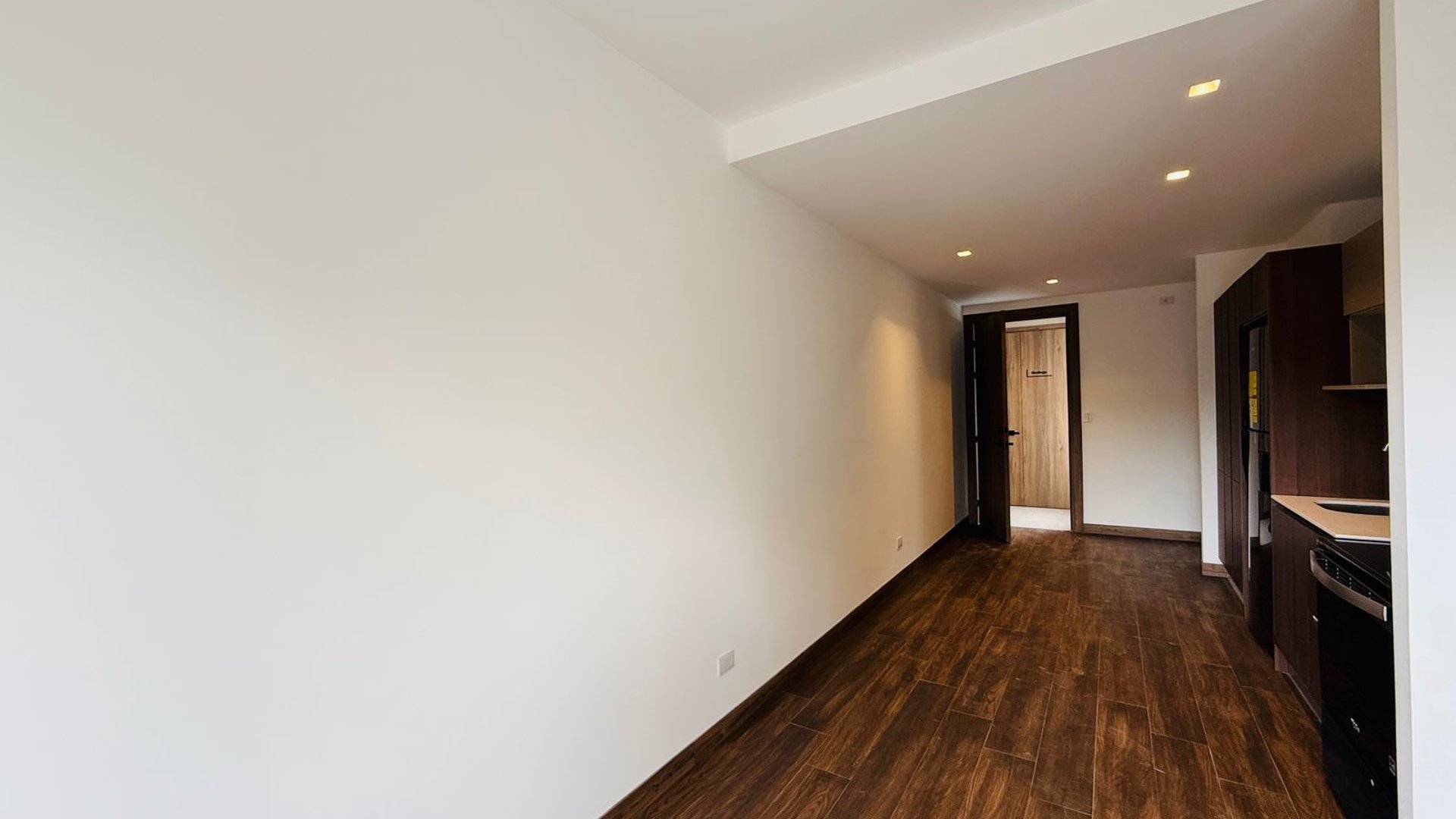 ALQUILER DE CÉNTRICO APARTAMENTO - VILA QUINCE, ZONA 15 - Miniatura 4