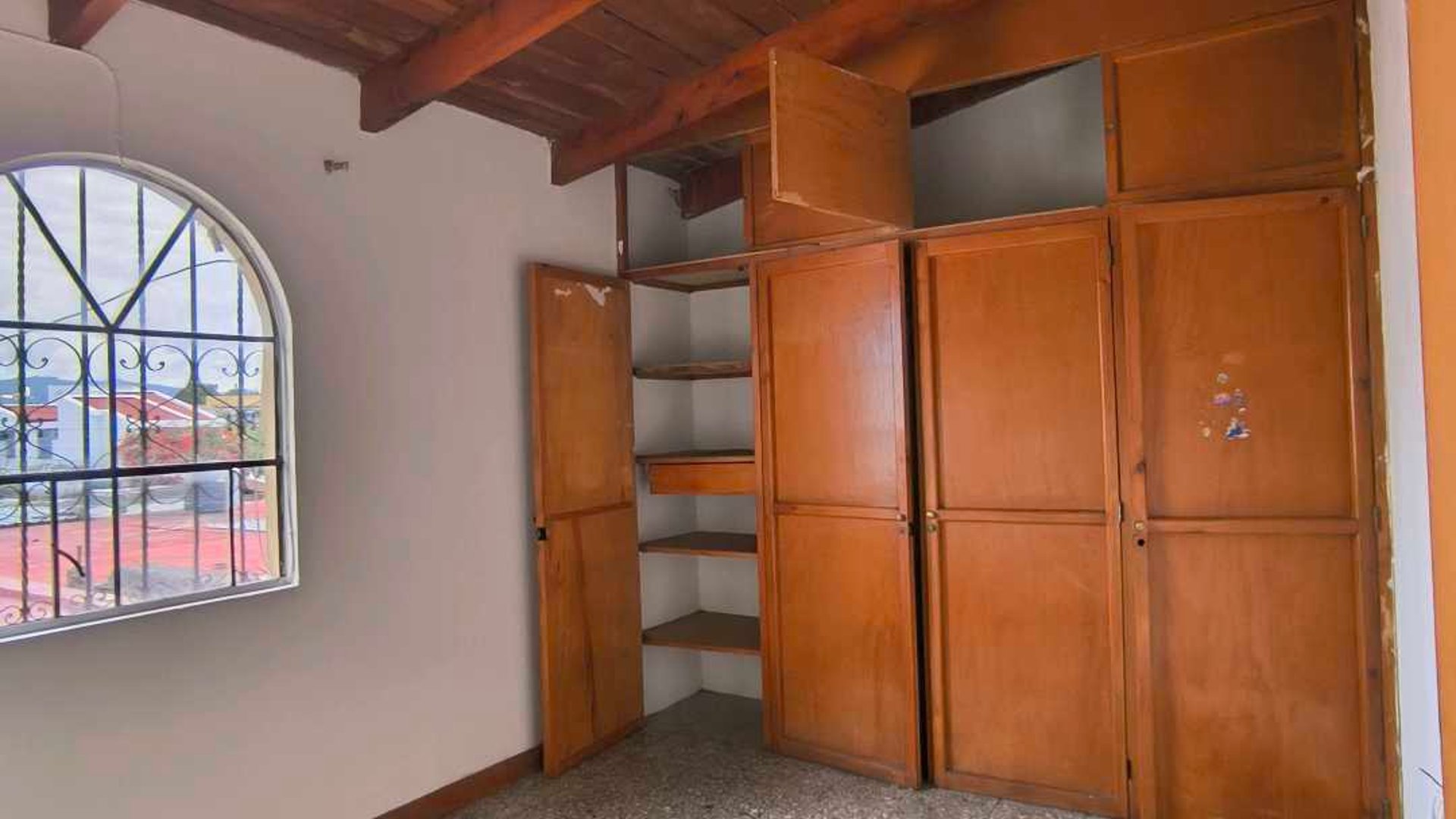 Alquilo Amplio Apartamento en Jardines de la Asuncion zona 5 - Miniatura 4