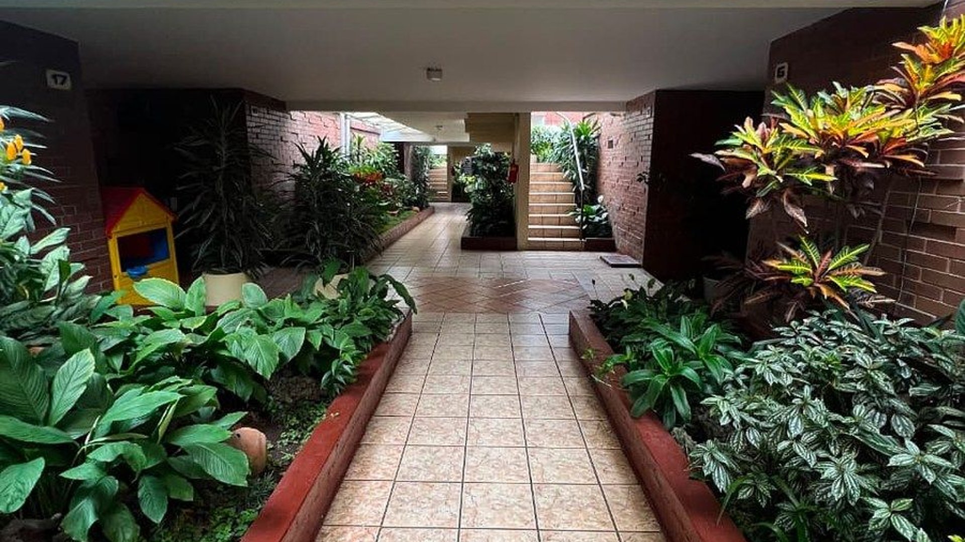 Casa en Renta - Condominio La Pradera, Zona 10