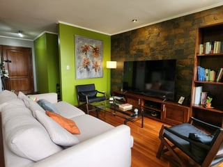 Amplio Apartamento en zona 10 en Alquiler - Image 2