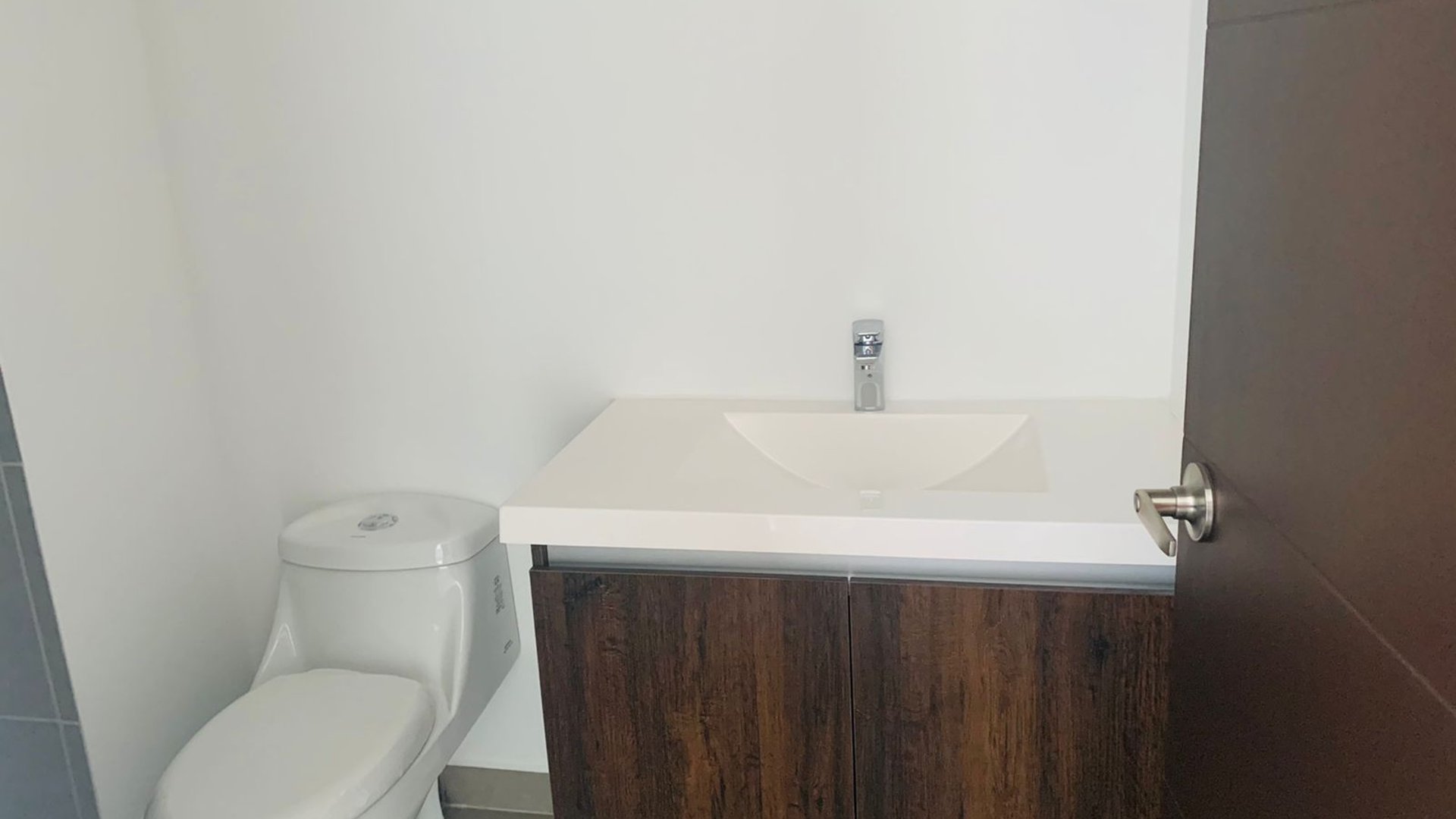 Rento / Vendo Lindo apartamento totalmente nuevo en Zona 5 - Miniatura 11