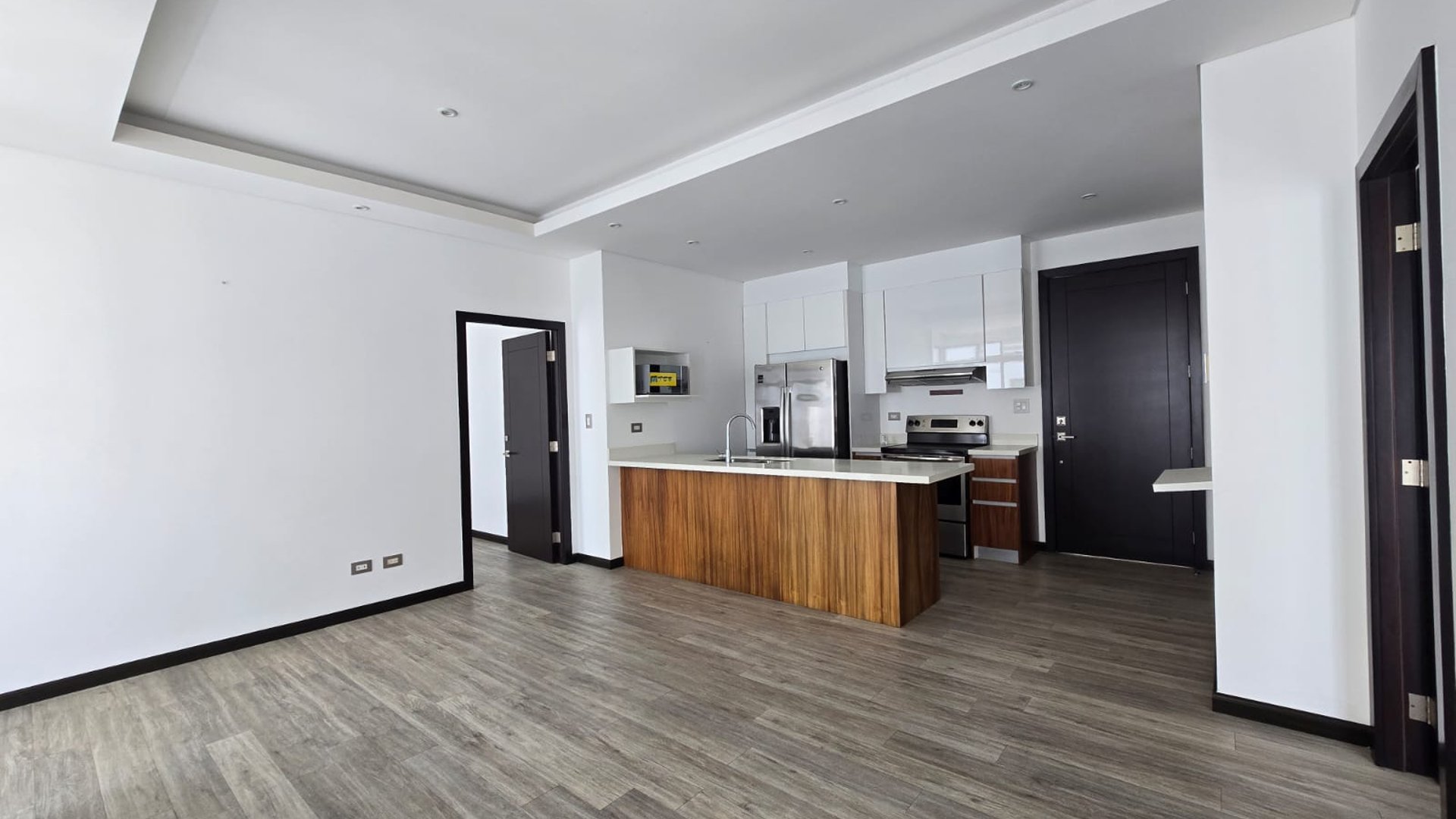 RENTA Apartamento Zona 16 Edificio Lirios II de Cayala - Miniatura 3