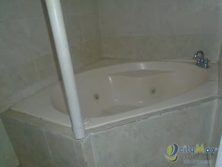 Vendo Casa Sobre Calle Transitada Carretera al Salvador - Image 4