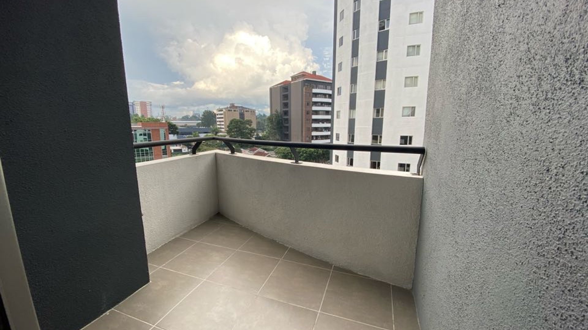 Apartamento de 3 habitaciones en alquiler Attica II zona 14 - Miniatura 3