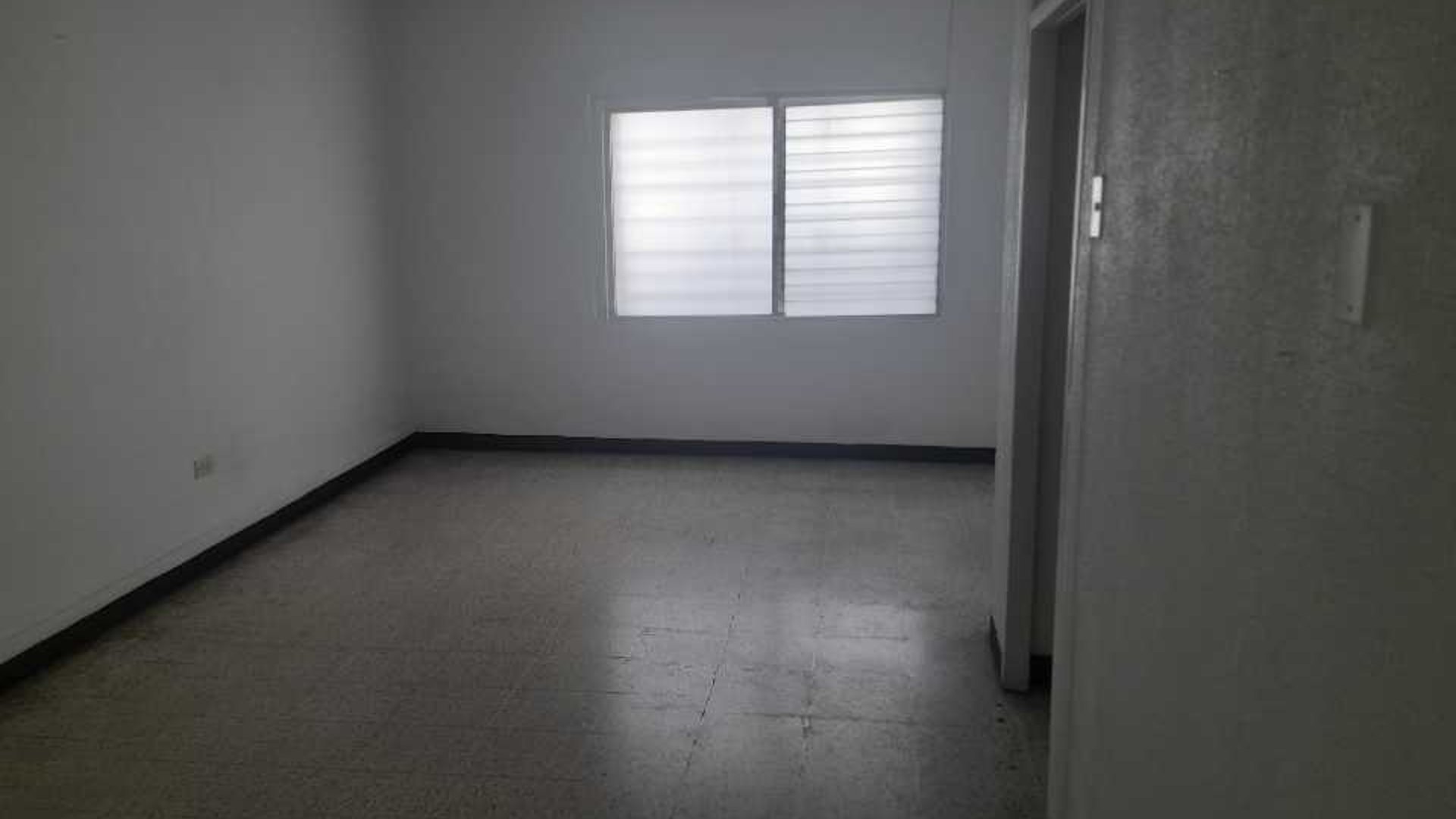 Renta Casa Zona 10, A pocos metros de Hospital Centro Medico - Miniatura 11
