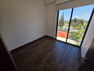 Apartamento en venta con habitacion de servicio en zona 14 Ref-5765 - 5
