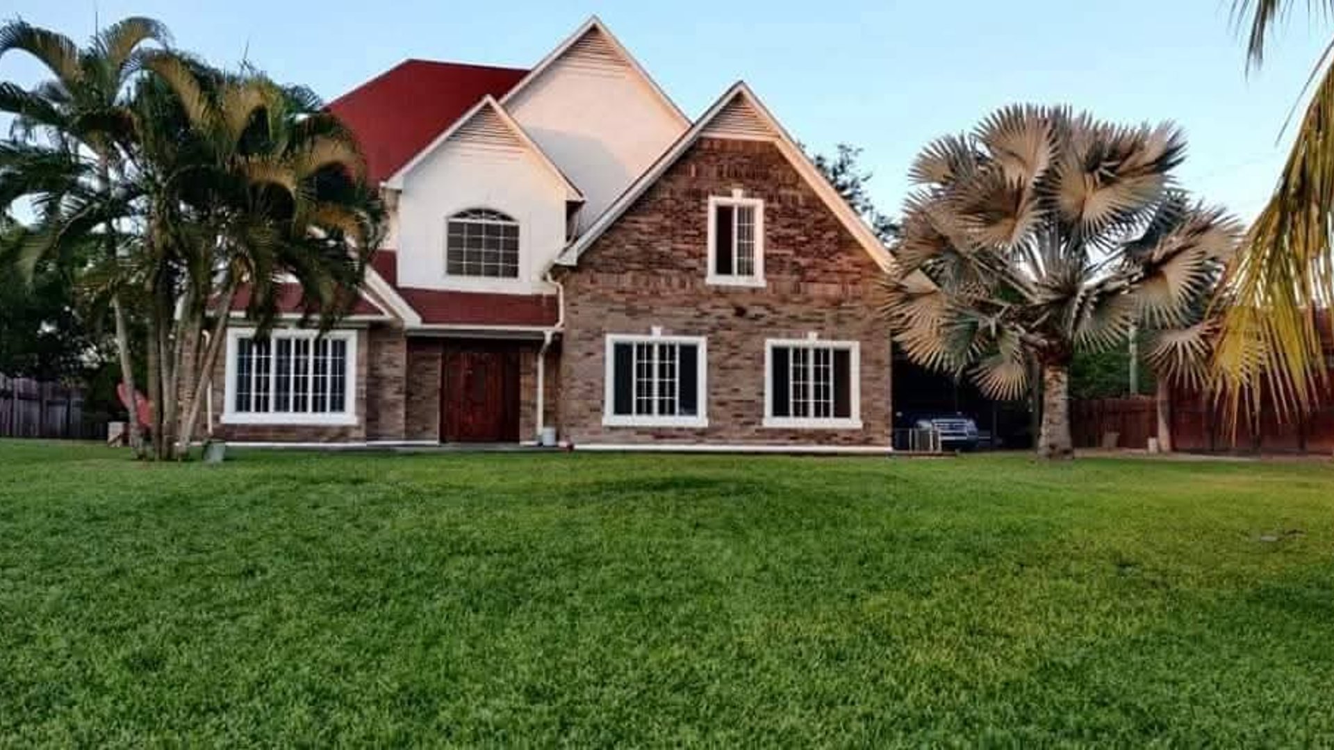 Chalet venta en Monterrico - Image 1