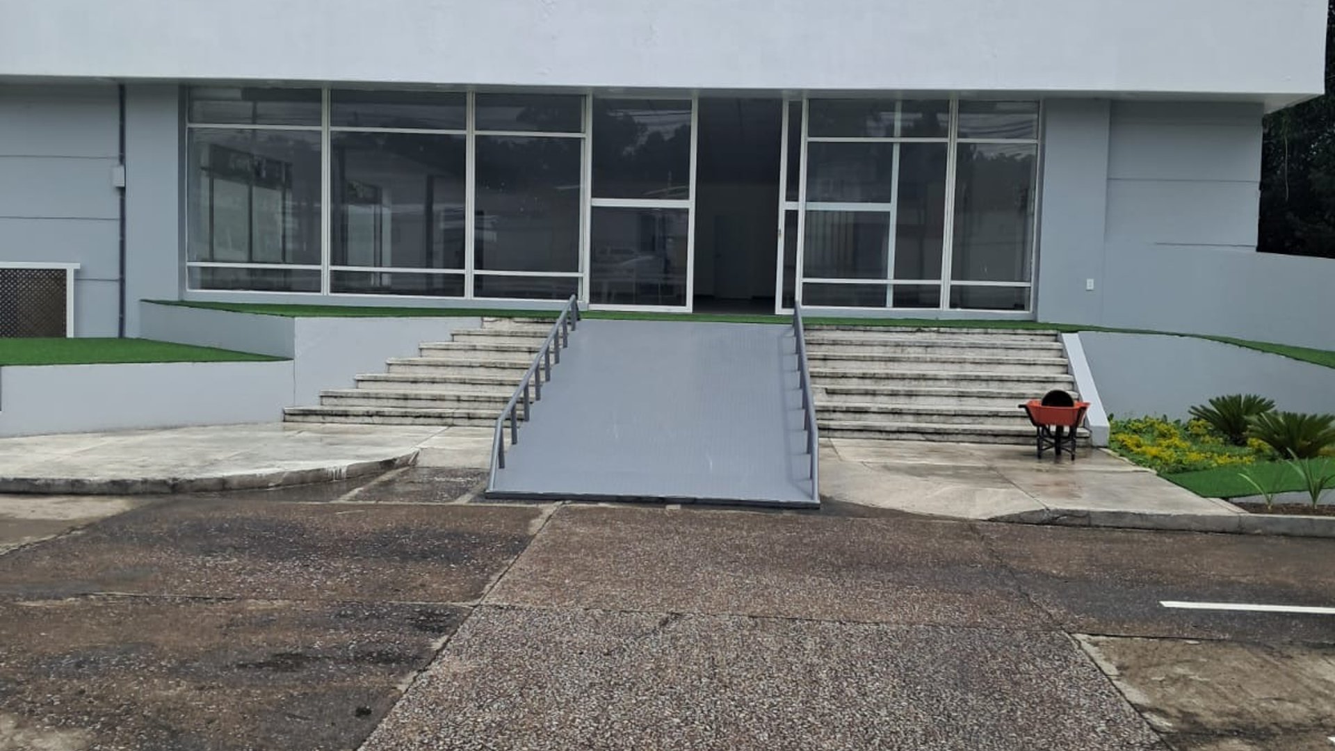 "660m² Office for Rent with 2 Bathrooms, Parking | Km 13 Guatemala"