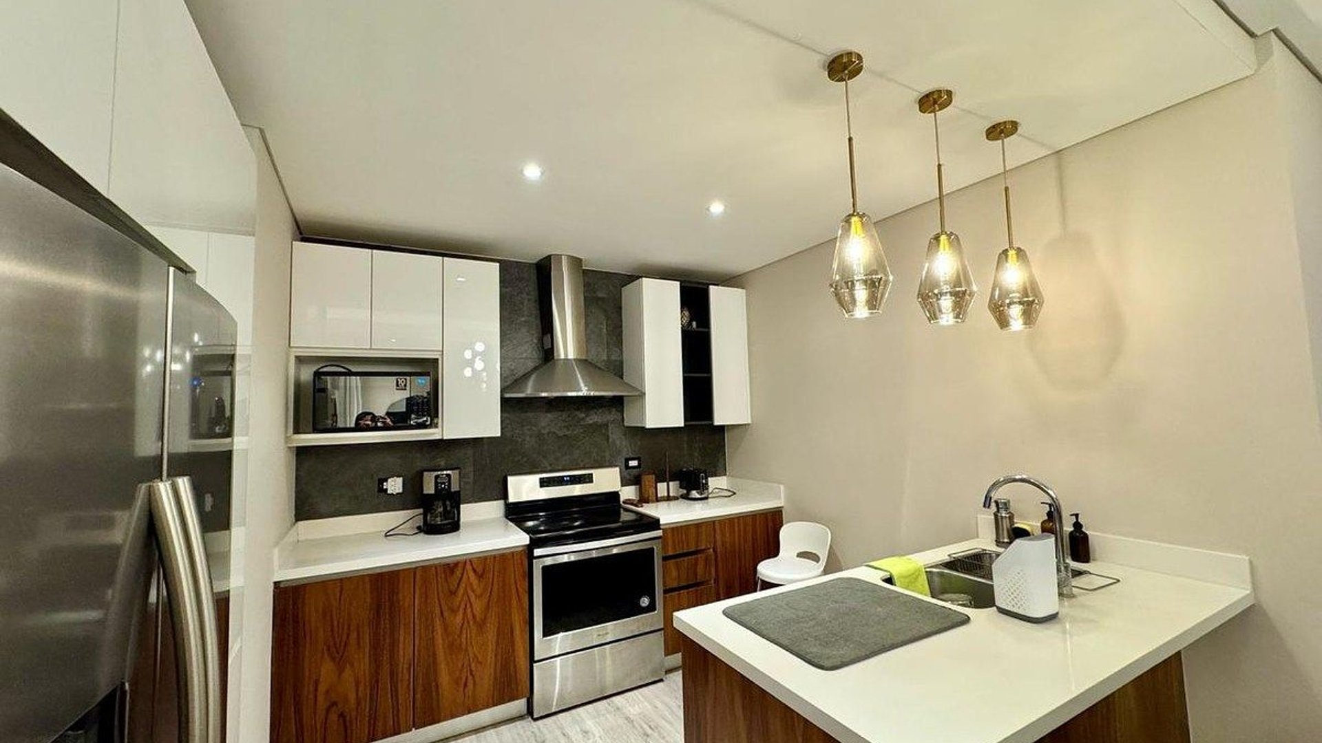 Apartamento en Alquiler  Lirios de Cayalá 2 Zona 16