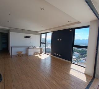 ALQUILO APARTAMENTO CON TERRAZA EN ZONA 4 EDIFICIO QUO