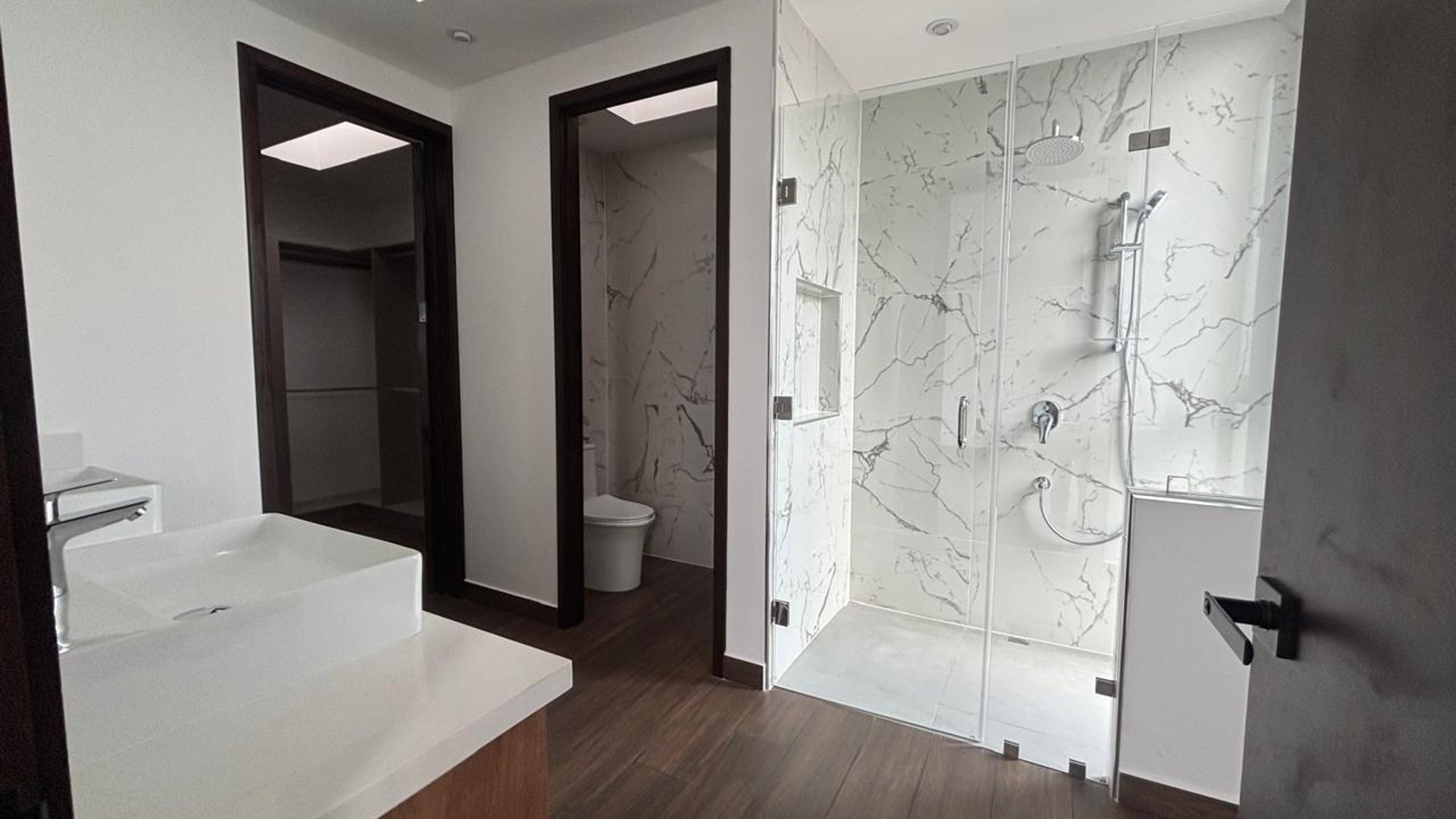 Townhouse en Alquiler Condominio Molie, zona 10 - Miniatura 13