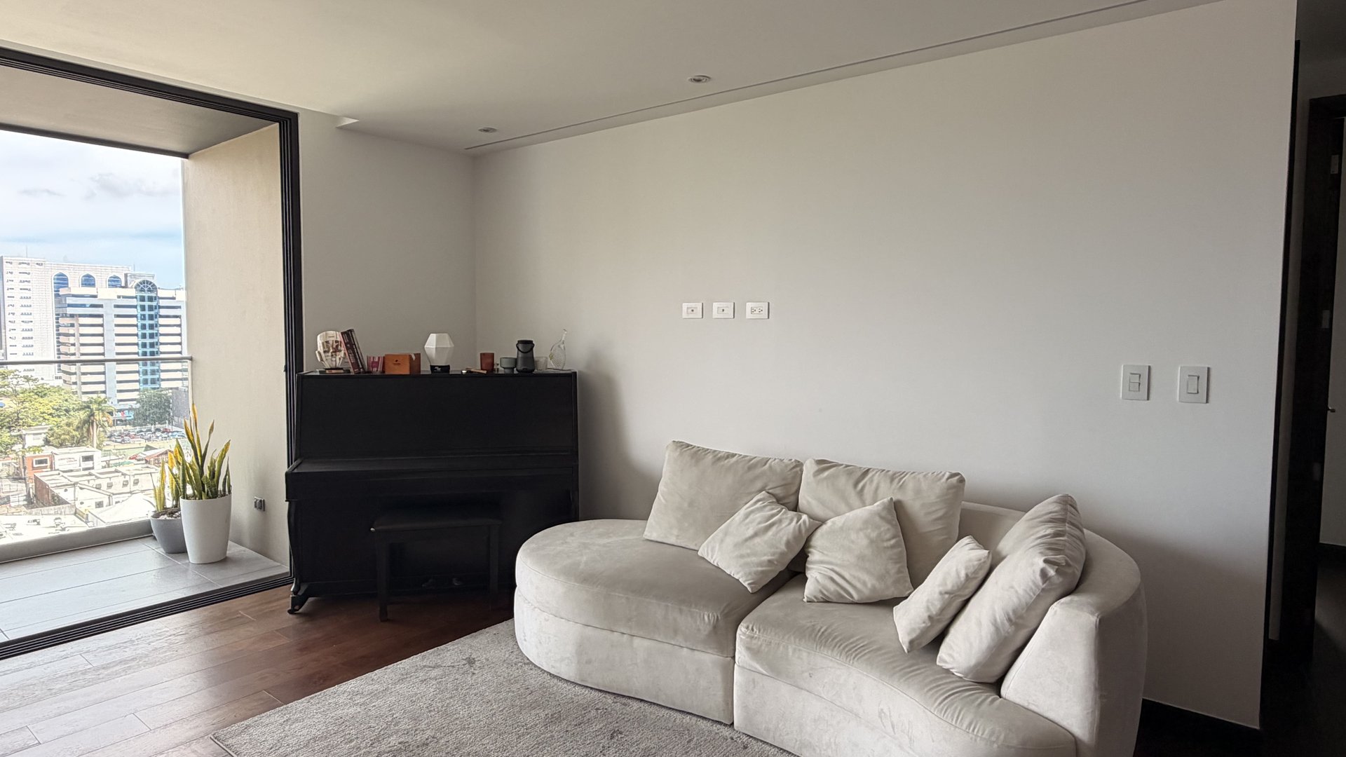 Apartamento en Alquiler Edificio Vasanta, zona 10 N12 - Miniatura 5