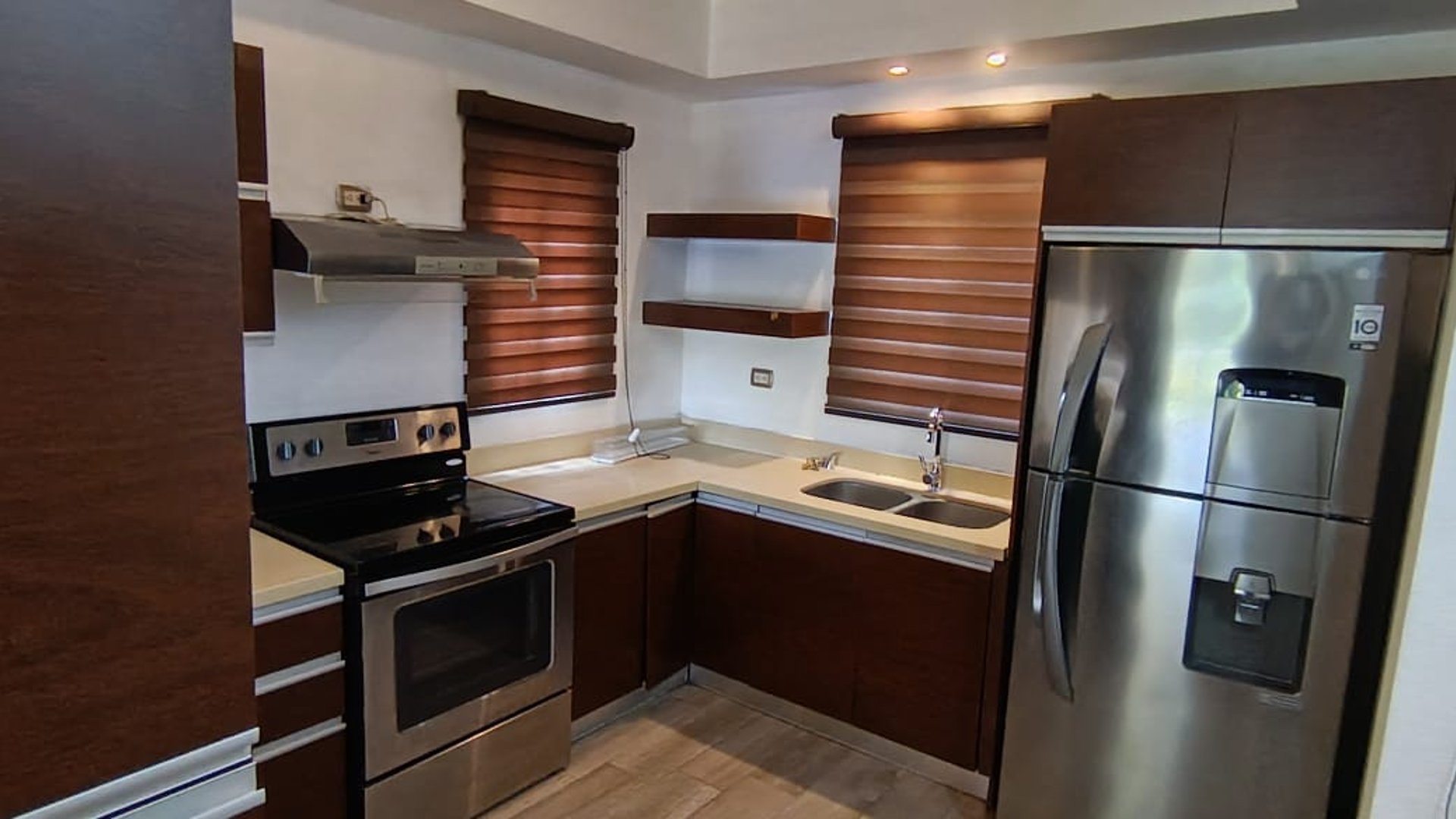 Elegante Apartamento en VENTA O RENTA LA VISTA ZONA 16 - Miniatura 9