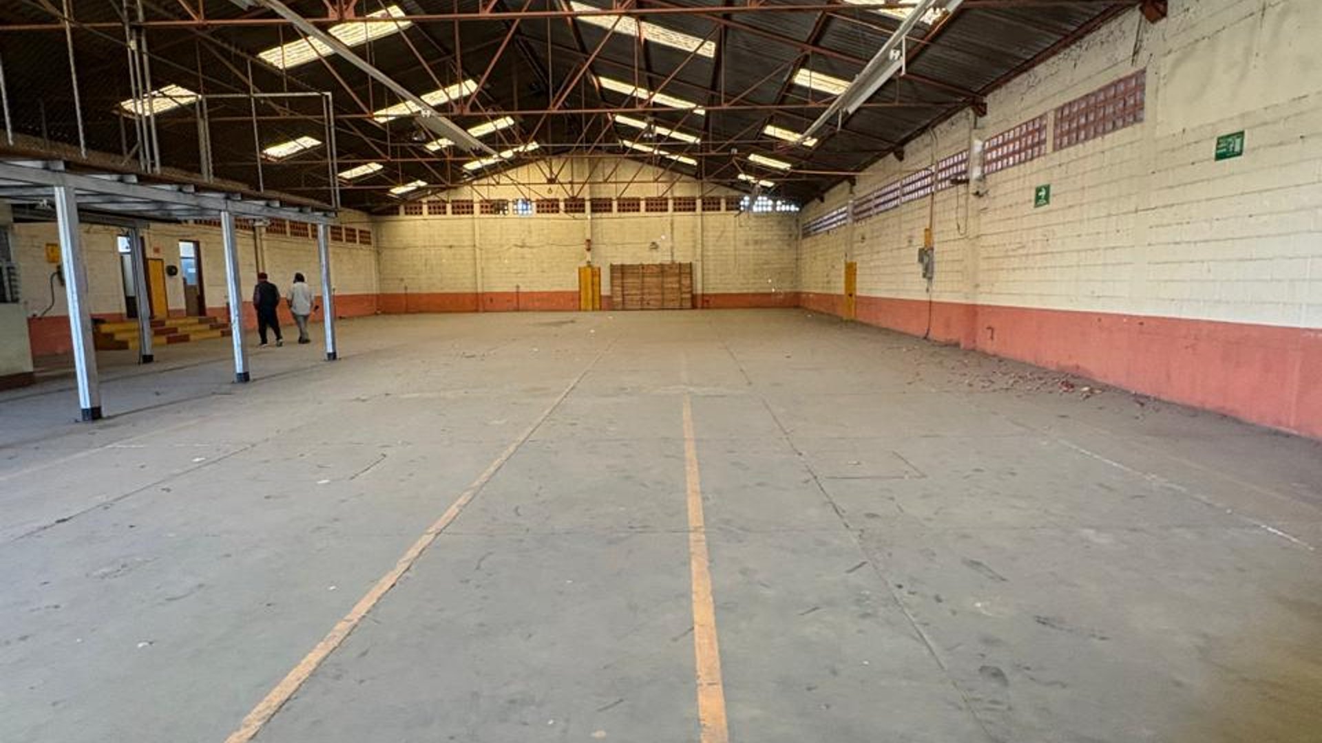 Bodega en venta-renta en Zona 6 Mixco - Miniatura 16