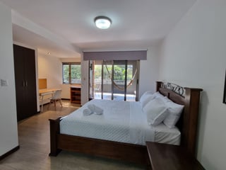 Apartamento amueblado en renta en zona 10 - 4