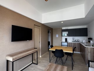 Apartamento Amueblado en venta en Zona 10 Nivel Medio - 2