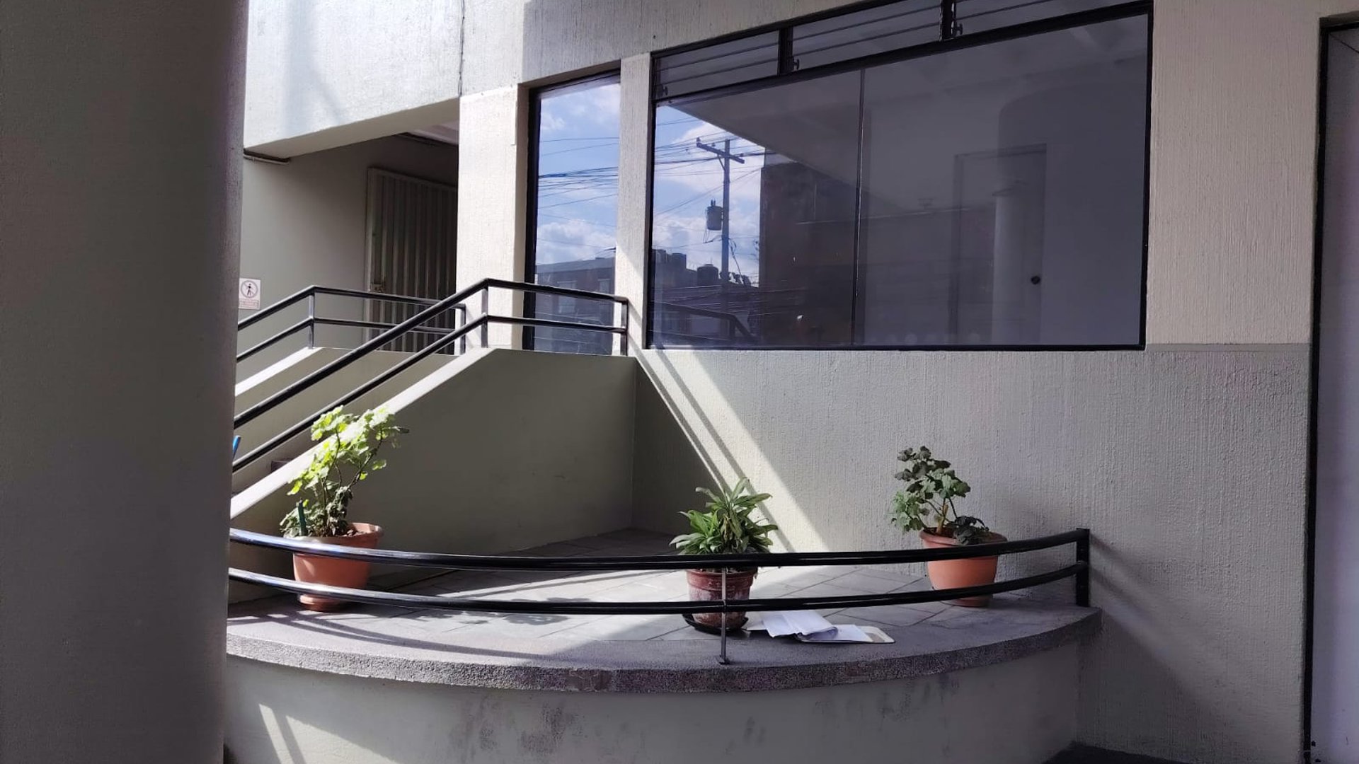 ???? LOCAL COMERCIAL EN VENTA – 23.00 m² | PLAZA BURÓ | ZONA 10 - Miniatura 3