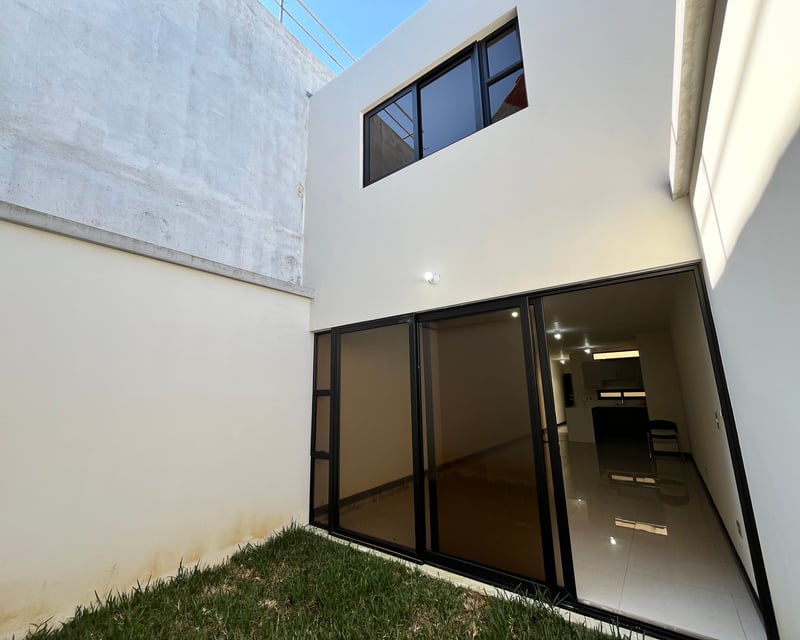Hacienda Real, Zona 16. Casa en Venta